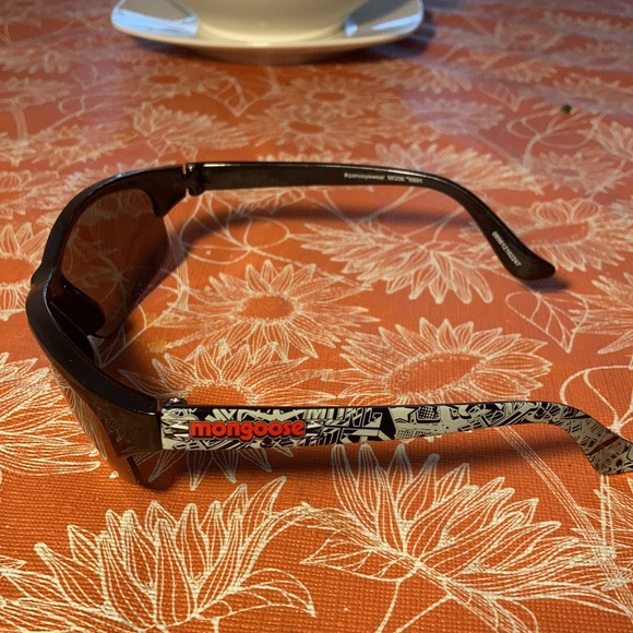 Mongoose pacific cycle inc sunglasses. - Picture 2 of 10